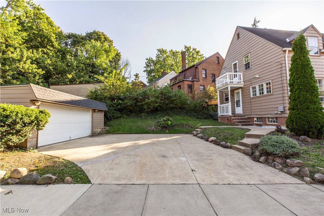 Frederick W Blatzs Pkwy Al - Residential