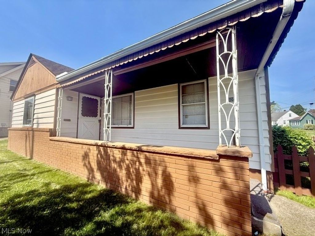 Photo of 3006 Shirley Road, Youngstown, OH 44502 (MLS # 5204464)