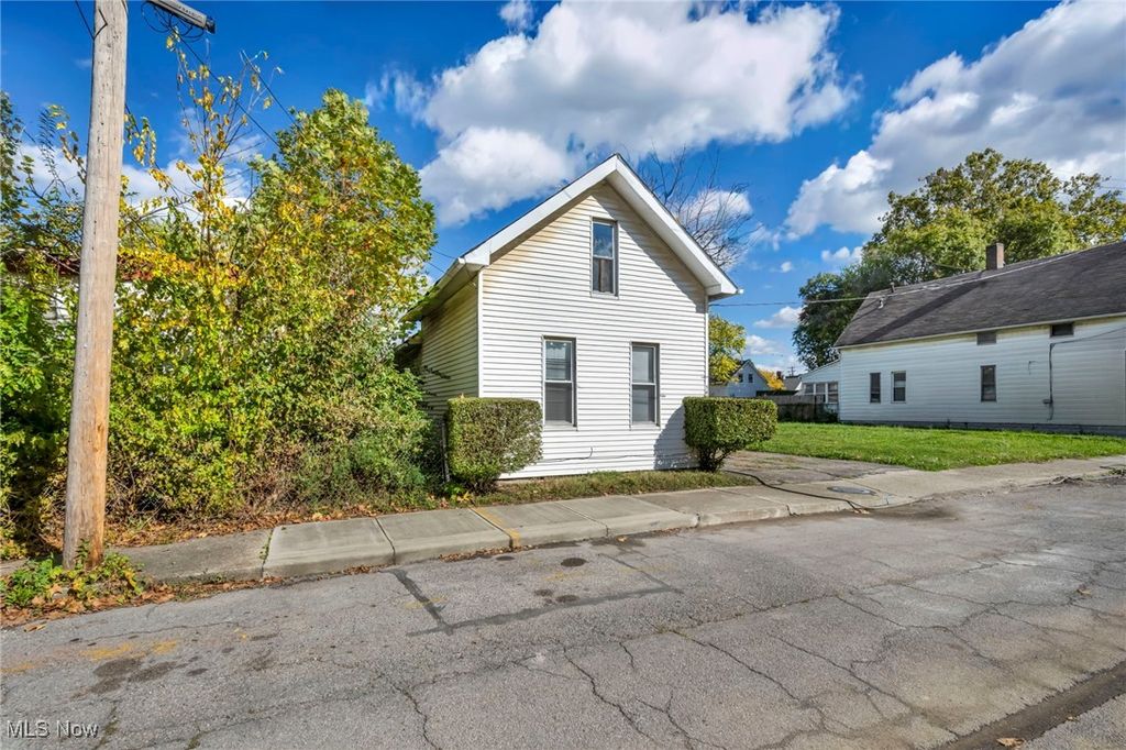 Photo of 5405 Caleb Court, Cleveland, OH 44127 (MLS # 5167418)