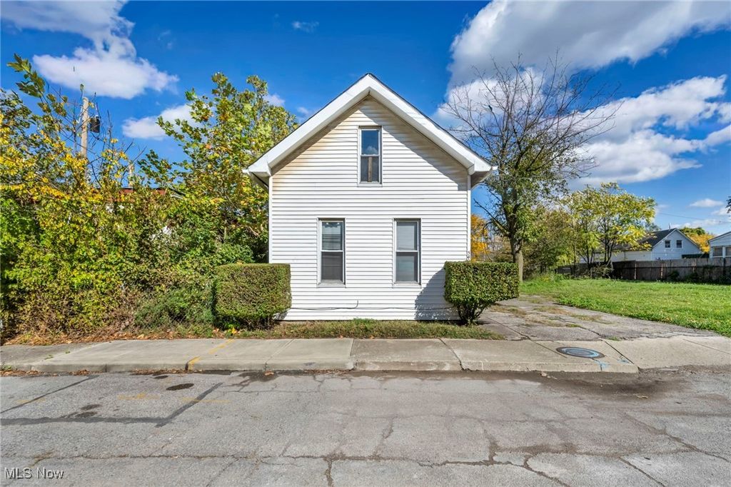 Photo of 5405 Caleb Court, Cleveland, OH 44127 (MLS # 5167418)