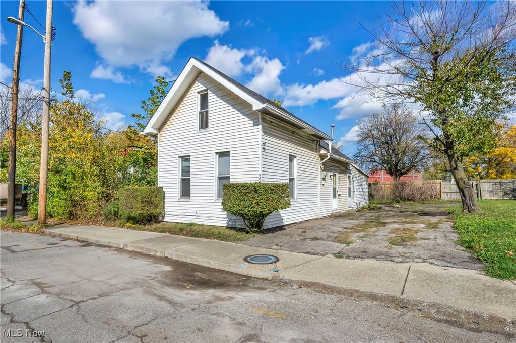 Photo of 5405 Caleb Court, Cleveland, OH 44127 (MLS # 5167418)