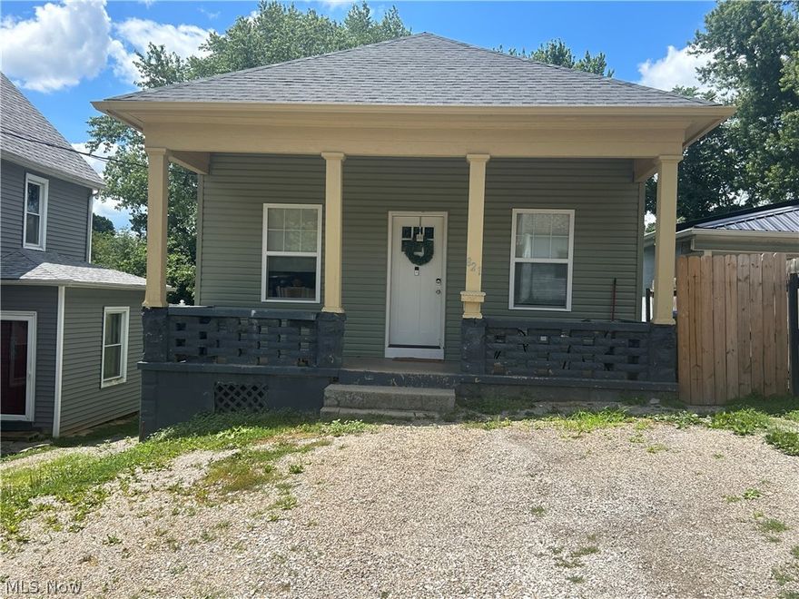 This 2 bedroom , full bath, first floor laundry, all remodeled