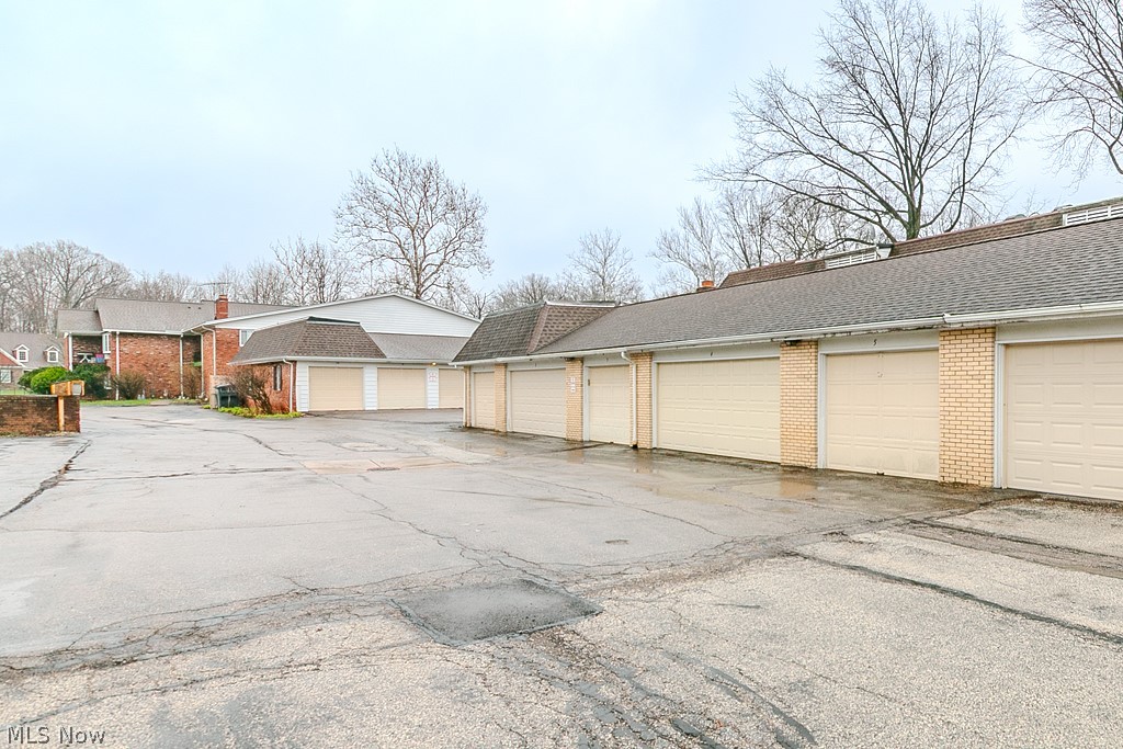 Deepwood Condo - Residential