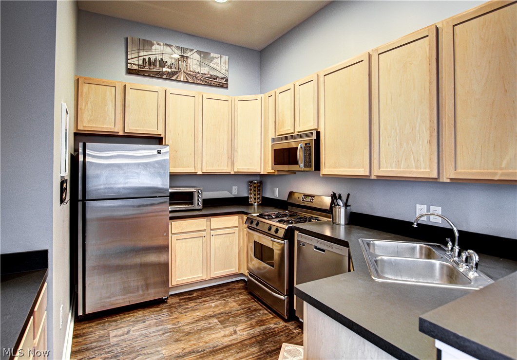 Carroll Ave Condo - Residential