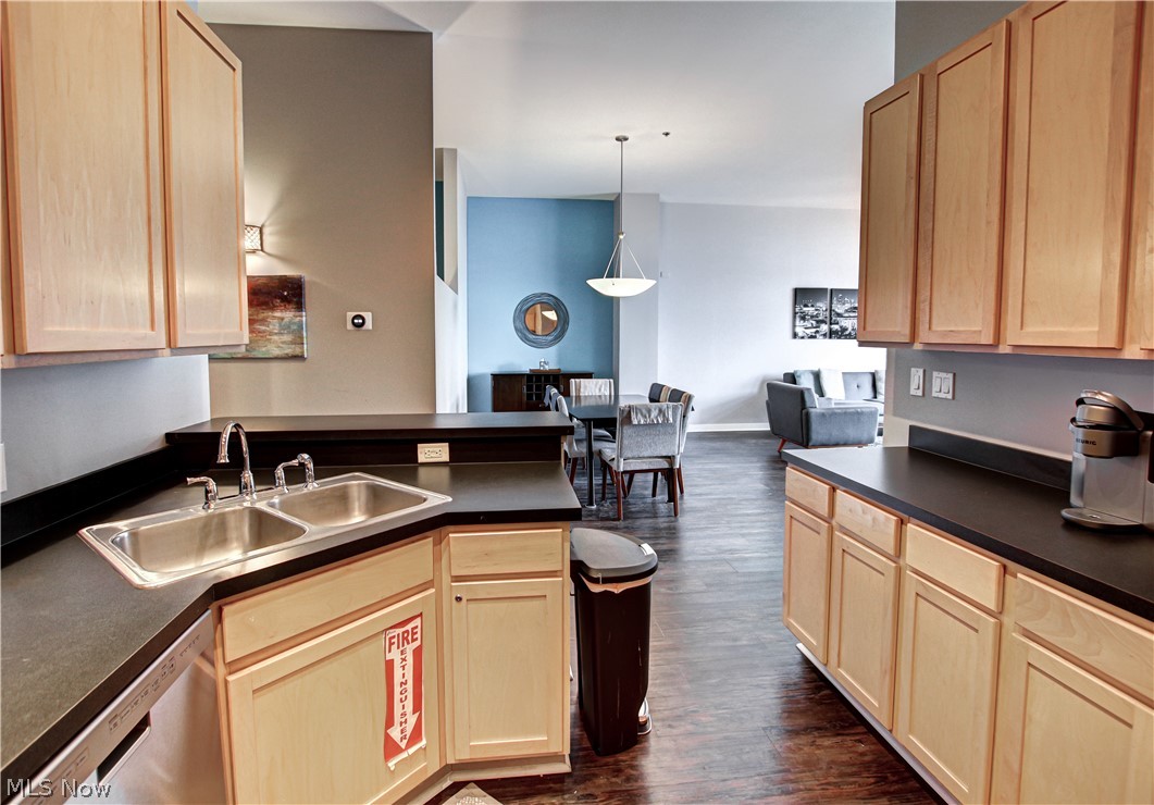 Carroll Ave Condo - Residential