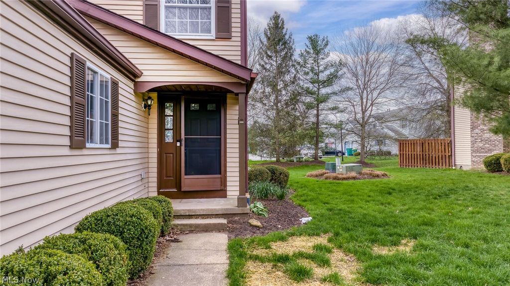 Photo of 9648 E Idlewood Drive, Twinsburg, OH 44087 (MLS # 5201922)