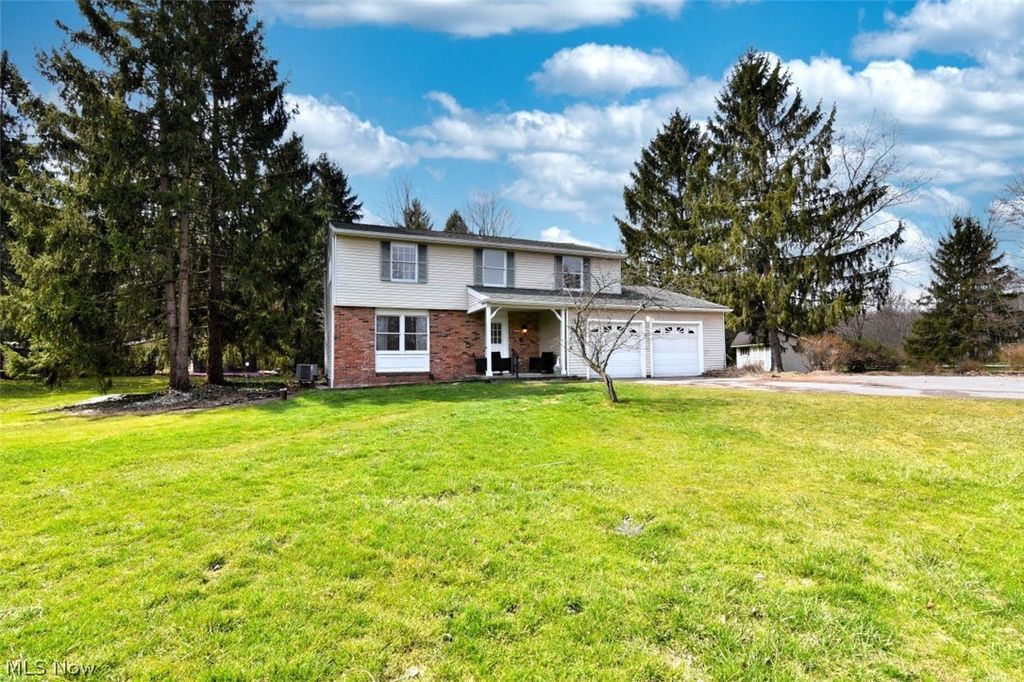 Photo of 12395 Country Oaks Trail, Chardon, OH 44024 (MLS # 5199756)