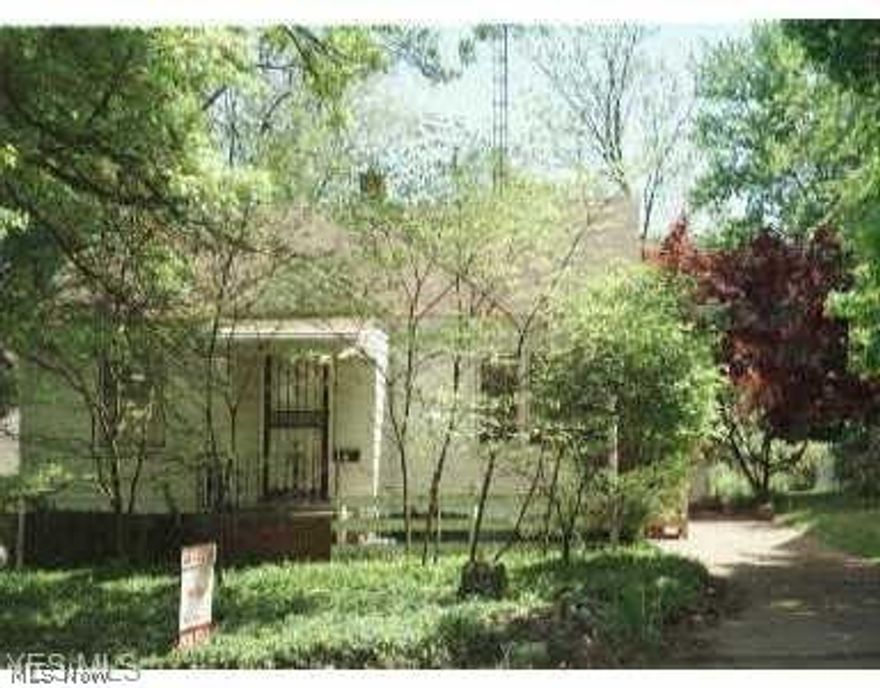 Check out this charming 2 bedroom ranch in the heart of Northwest Akron. Freshly painted throughout, with beautiful hardwood floors throughout the living room and bedrooms. Nothing to do but move in! Schedule your showing today!