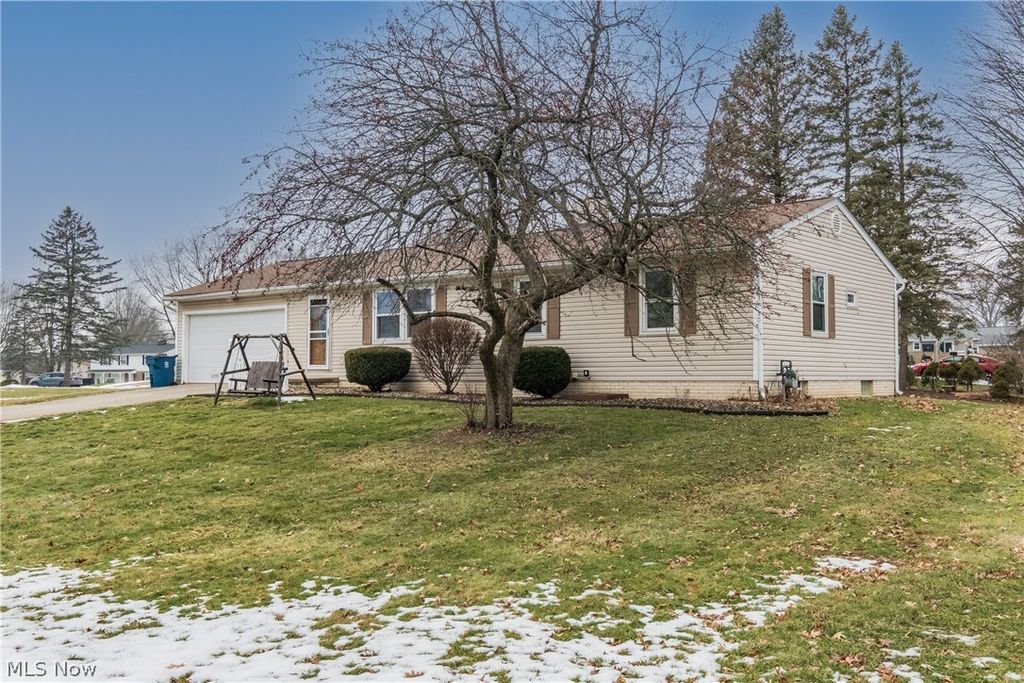 Photo of 8311 Parkford Street NW, Massillon, OH 44646 (MLS # 5187339)