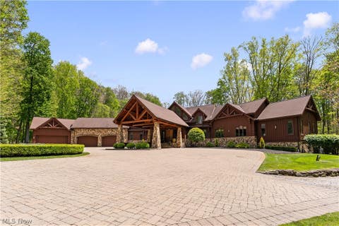 Homes For Sale - 805 Cascades Drive<br/> Aurora, OH 44202