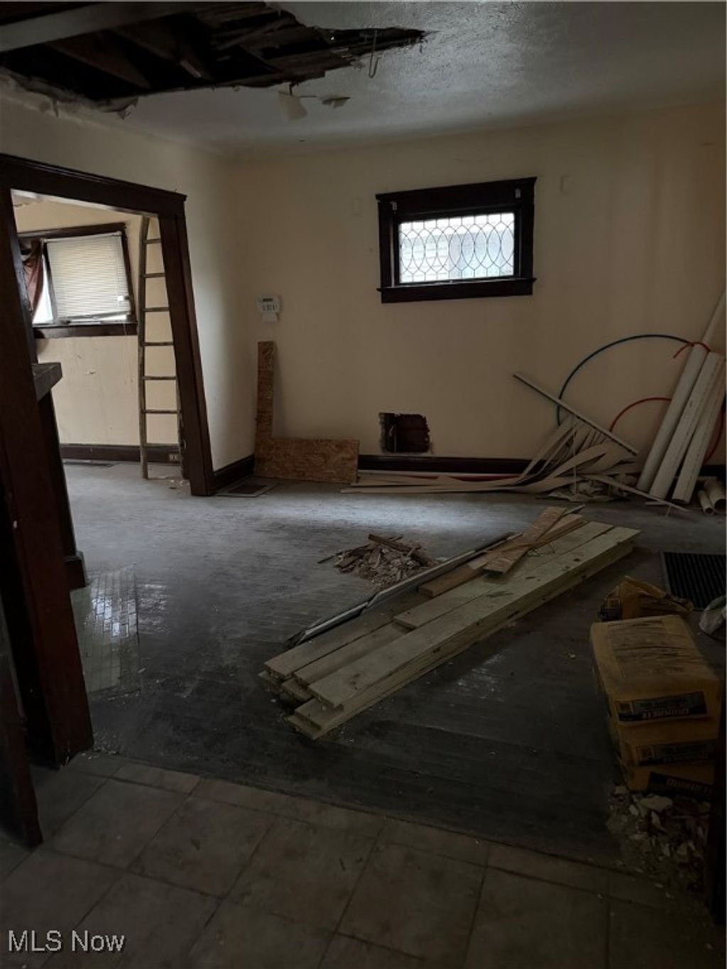 Photo of 9710 Parmelee Avenue, Cleveland, OH 44108 (MLS # 5177608)