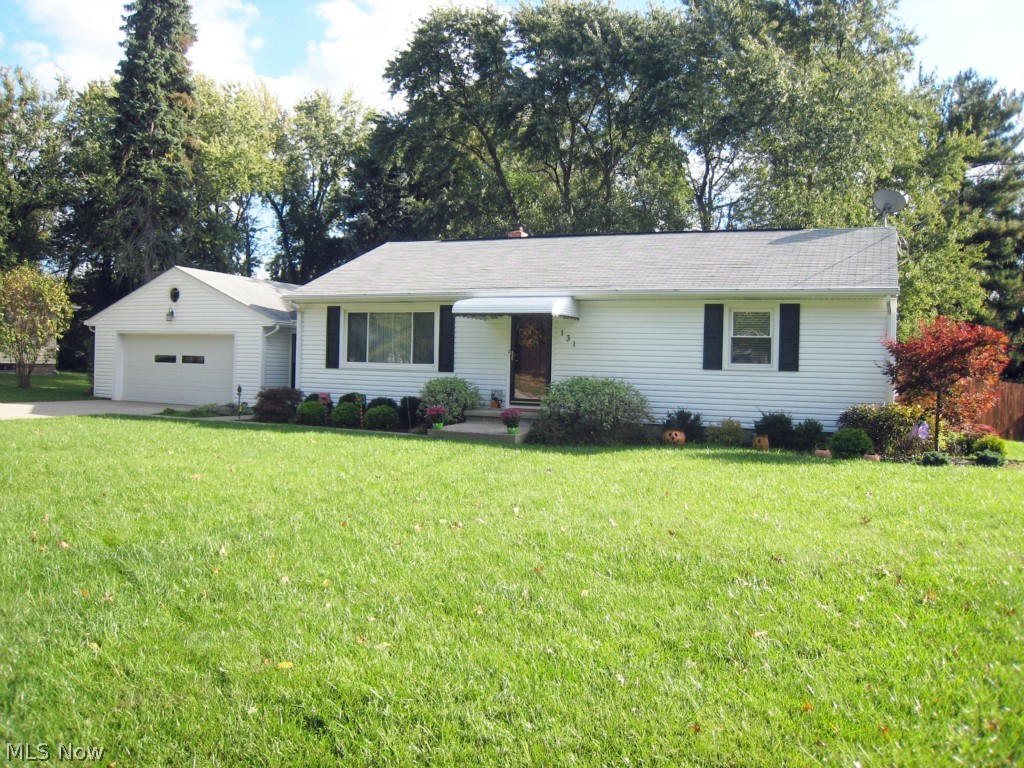 Quality built updated Ranch with a large park-like backyard! Brand new kitchen in 2012 with newer stainless appliances. Large living room. Basement is partially finished. Other updates include electrical(2007), new siding(2007), newer vinyl windows, newer carpet throughout and high-efficient gas furnace. The lot is 100x208. The backyard features a paver patio and is fenced on both sides and treed across the back. If you're looking for a move in ready ranch with spacious private backyard, your search is over! Call to schedule your showing today!