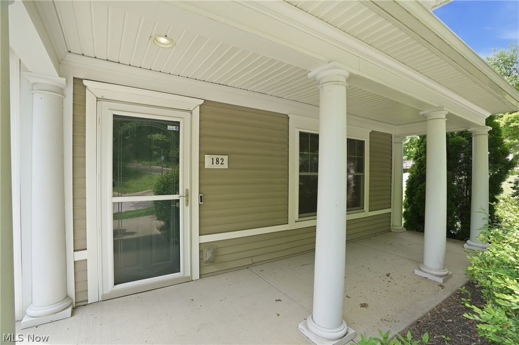 Photo of 182 Elizabeth Parkway, Akron, OH 44304 (MLS # 5208982)