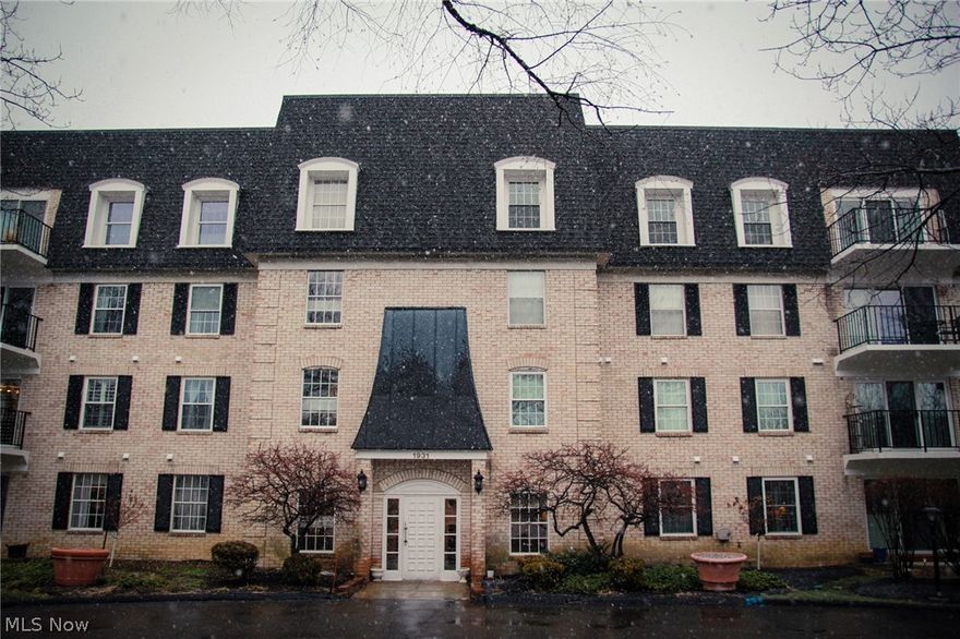 This beautiful 2 bed, 2 full bath condo is in the heart of Westlake! You'll love the beautiful master bedroom, as well as the nice views from the balcony. The HOA includes many amenities, including Regency Racket and Swim Club. Located between Center Ridge Rd and Hilliard Blvd. This condo is just minutes from I-90 and Crocker Park!