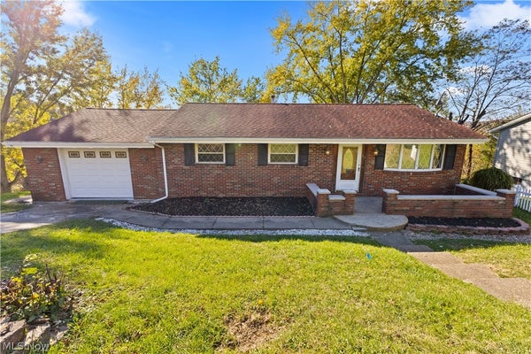17 SUNSET DR, MARTINS FERRY, OH 43935 - Image 2da1930f28d1bc9da5a0d5ff57159d3d/2487035675