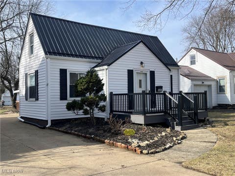 Photo for 1421 Castlewood Avenue SW