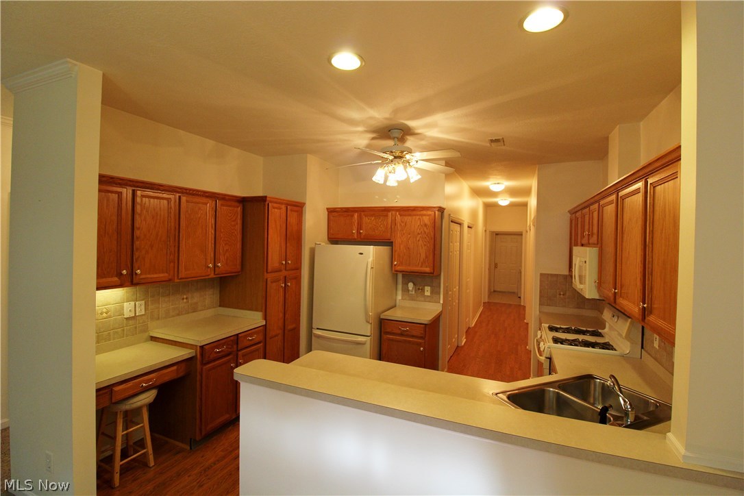 Cross Creek Condo - Residential