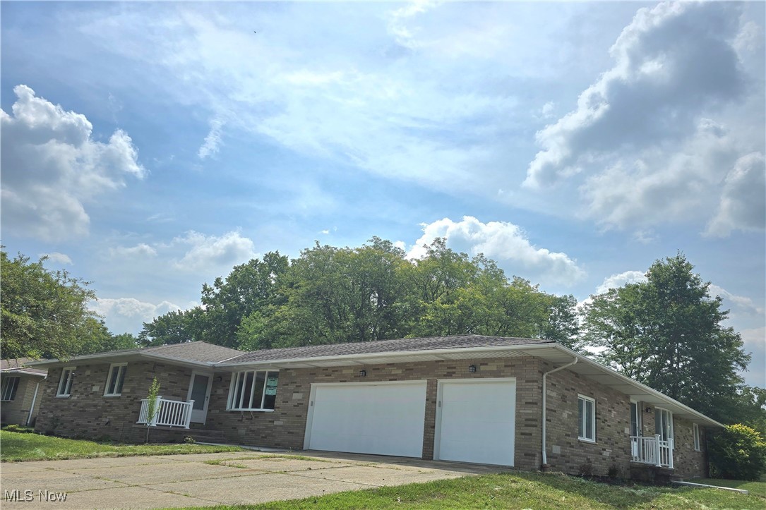 This is the ONLY 2 family Duplex RANCH home available for sale in the area. Loaded with natural daylight - bright and airy space.
Totally renovated and updated. New kitchens, bathrooms, flooring, hot water tanks, furnaces, A/C, garage door opener, light fixtures, ceiling fans. Both have an UPSTAIRS laundry room. Everything is separate - utilities, basements, entrances, 3 car garage with separate openers. 2 separate addresses, 1 on Broadview Road, the other on Panorama. Both units have their own basement. The larger unit has 3 bedrooms and 1 ½ baths with a large utility room and 2 separate kitchen areas – a regular kitchen and a separate butler pantry with sink, ready for a beverage cooler. The family room features a brick wood burning fireplace framed with dual built-in bookcases. Walk out sliders to the large backyard. Separate basement access. The smaller unit offers 2 bedrooms and 1 bath with an upstairs laundry. Walkout slider from the dinette to the large backyard. Separate basement access. All of this LESS than 2 miles from the state-of-the-art Seven Hills Rec Center including features such as a suspended Walking Track, beautiful swimming pool, Aerobics Studio, Fitness Area with Nautilus, Cardio and Free Weights and 2-Gymnasiums. A perfect in-law suite or live on one side and rent the other to subsidize in loan payments. Buying two homes in one!
