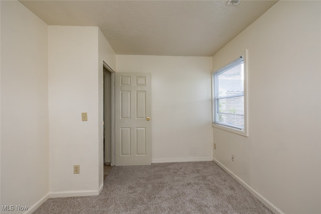 2375 E 42nd St, Lorain, Ohio image 17