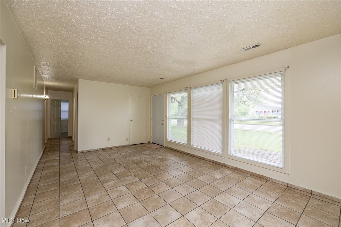 2375 E 42nd St, Lorain, Ohio image 10