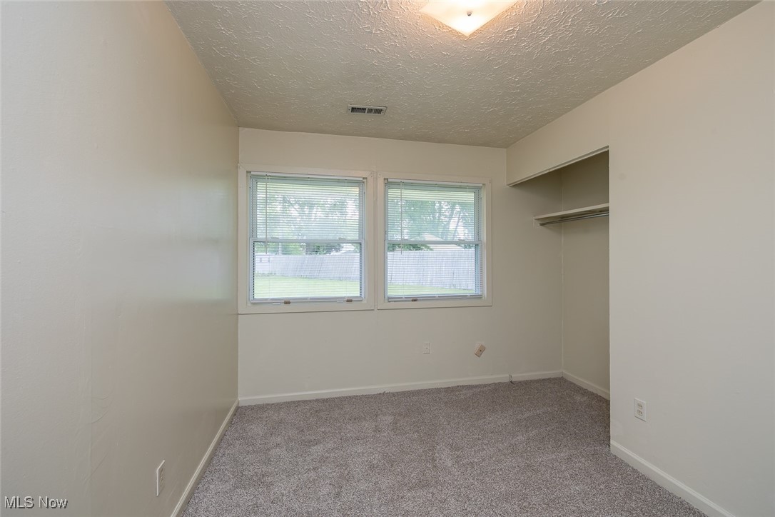 2375 E 42nd St, Lorain, Ohio image 11