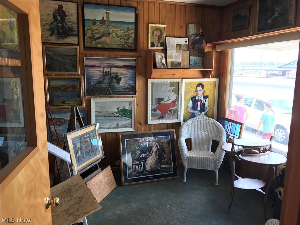 Village/Sugarcreek - Commercial Sale