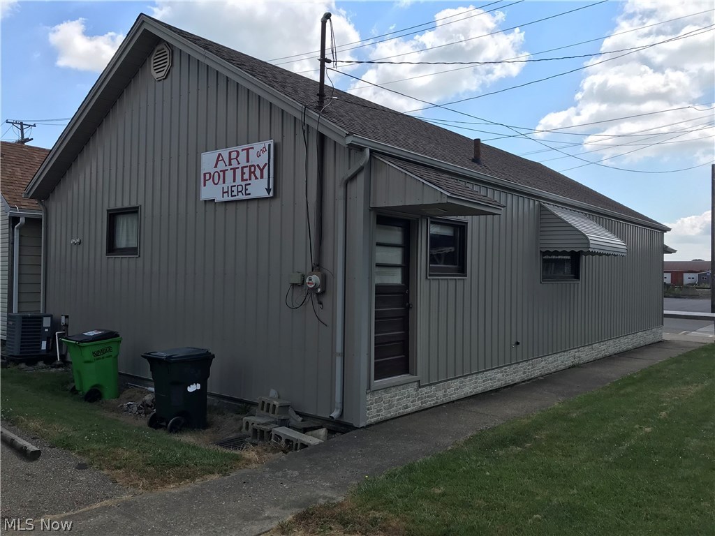 Village/Sugarcreek - Commercial Sale