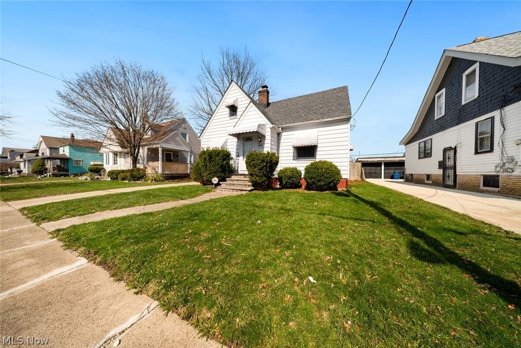 Photo of 19115 Muskoka Avenue, Cleveland, OH 44119 (MLS # 5195400)