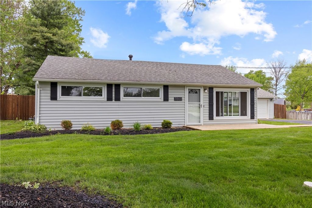 Photo of 9868 Ridgewood Drive, Twinsburg, OH 44087 (MLS # 5207236)