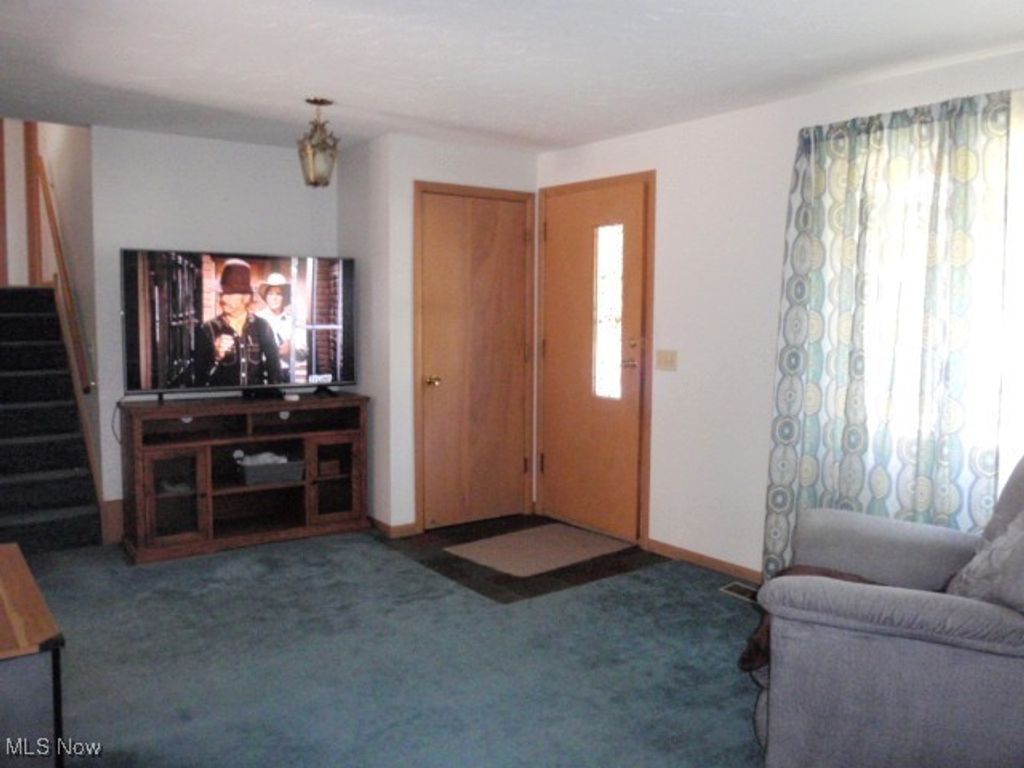 Photo of 42937 Crestlane Drive, Elyria, OH 44035 (MLS # 5164247)