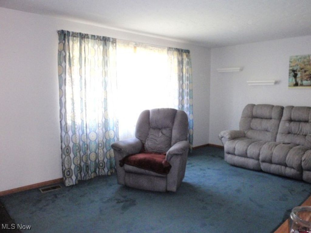 Photo of 42937 Crestlane Drive, Elyria, OH 44035 (MLS # 5164247)
