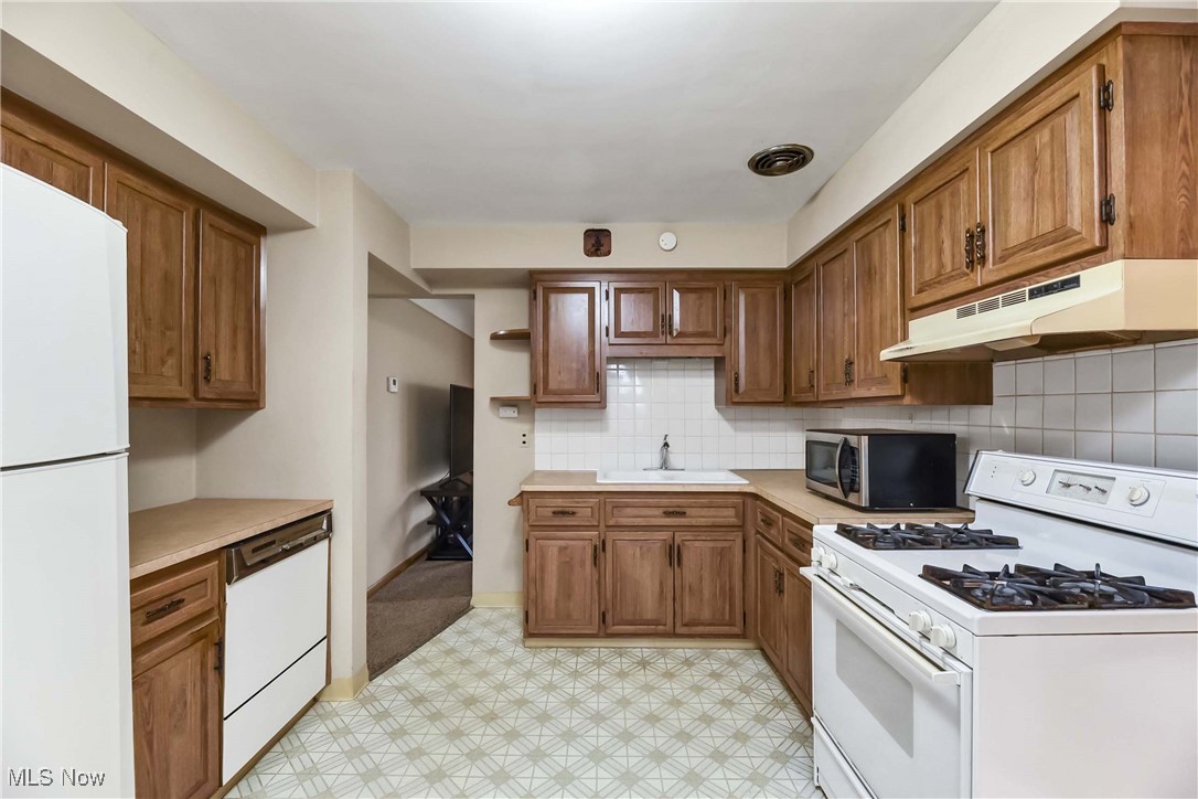 2800 Augustine Drive, Parma, Ohio image 10