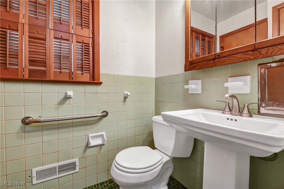 2800 Augustine Drive, Parma, Ohio image 14