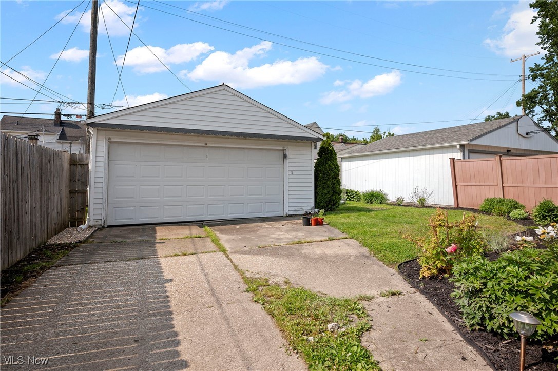 Cleveland, Ohio 44135, United States, 3 Bedrooms Bedrooms, ,1 BathroomBathrooms,Residential,Contingent,145080