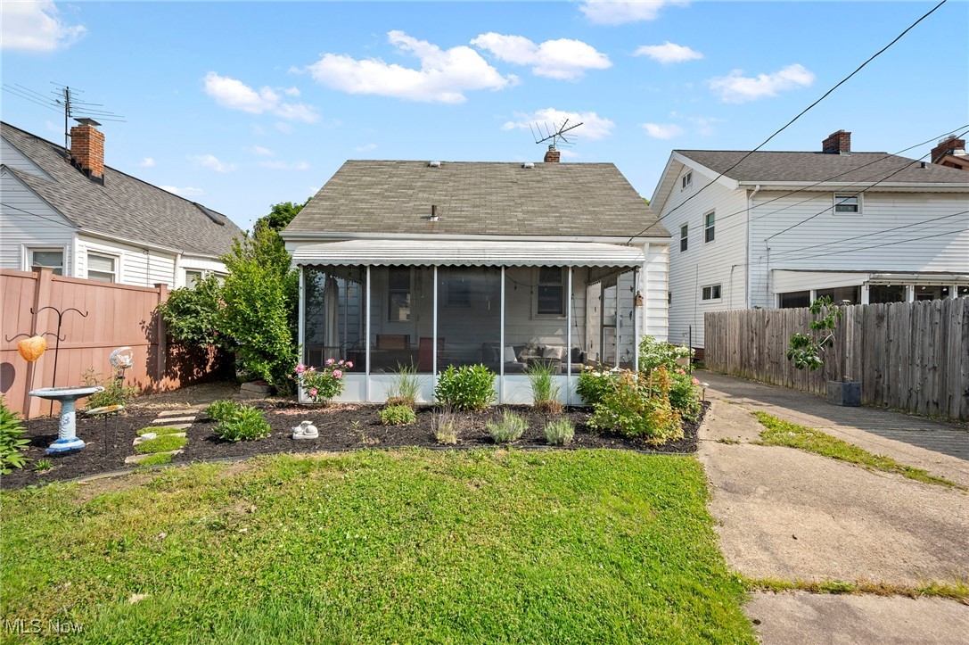 Cleveland, Ohio 44135, United States, 3 Bedrooms Bedrooms, ,1 BathroomBathrooms,Residential,Contingent,145080