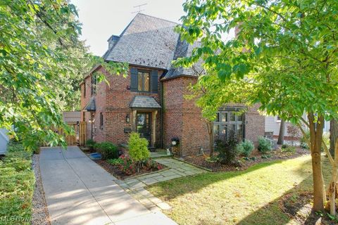 3077 Huntington Road Shaker Heights OH 44120