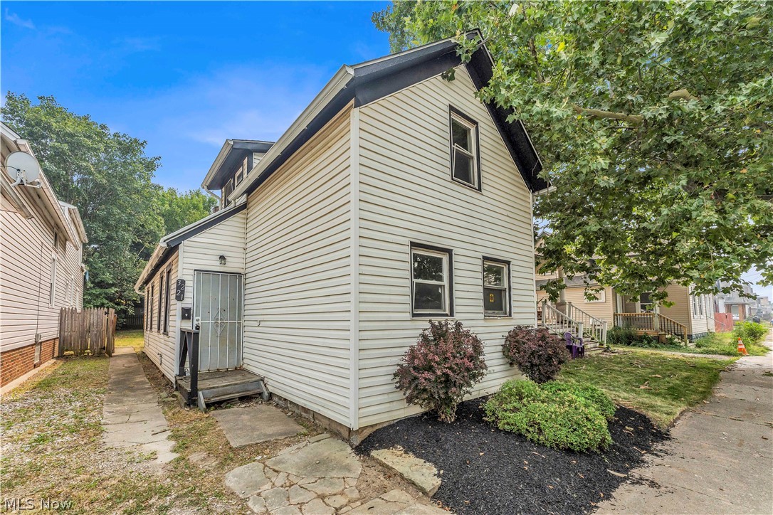 Photo 1 of 25 — 3221 Trowbridge Avenue, Cleveland, OH 44109
