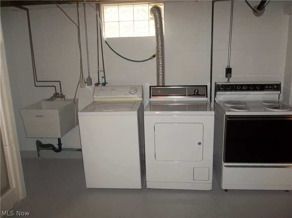 Menloughwood Drive - Residential