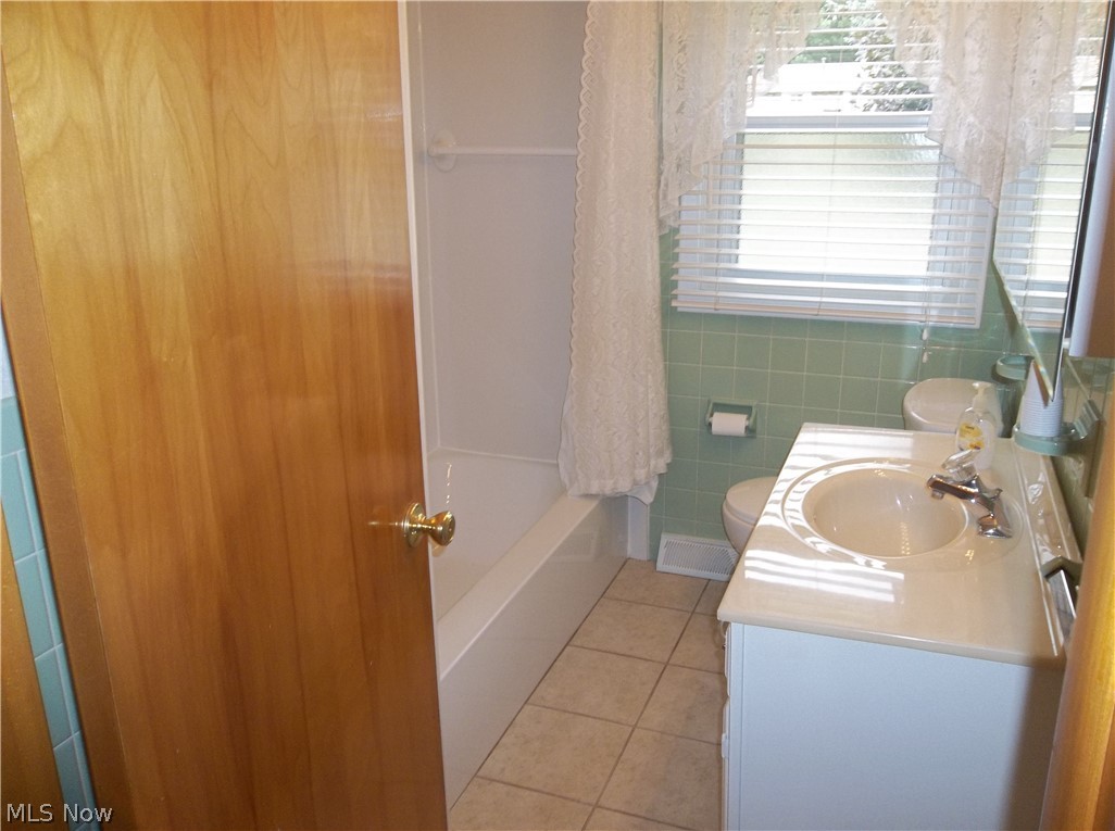 Menloughwood Drive - Residential