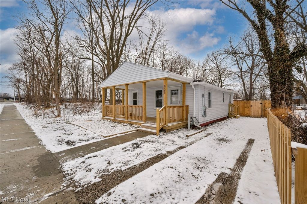 Photo of 491 E 39th Street, Lorain, OH 44055 (MLS # 5188047)