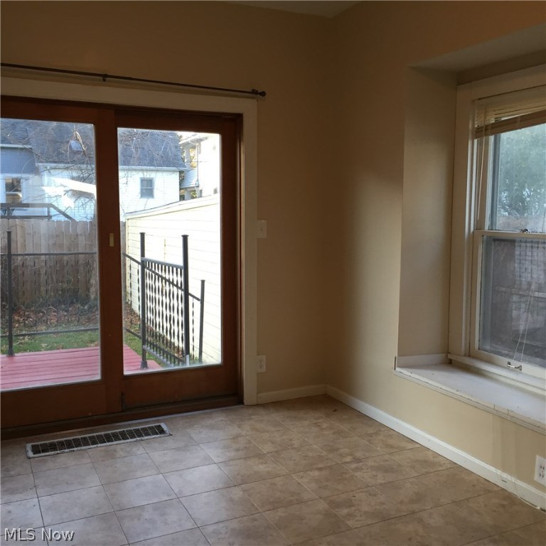 Lakewood Sub/J W Hanbys - Residential Lease