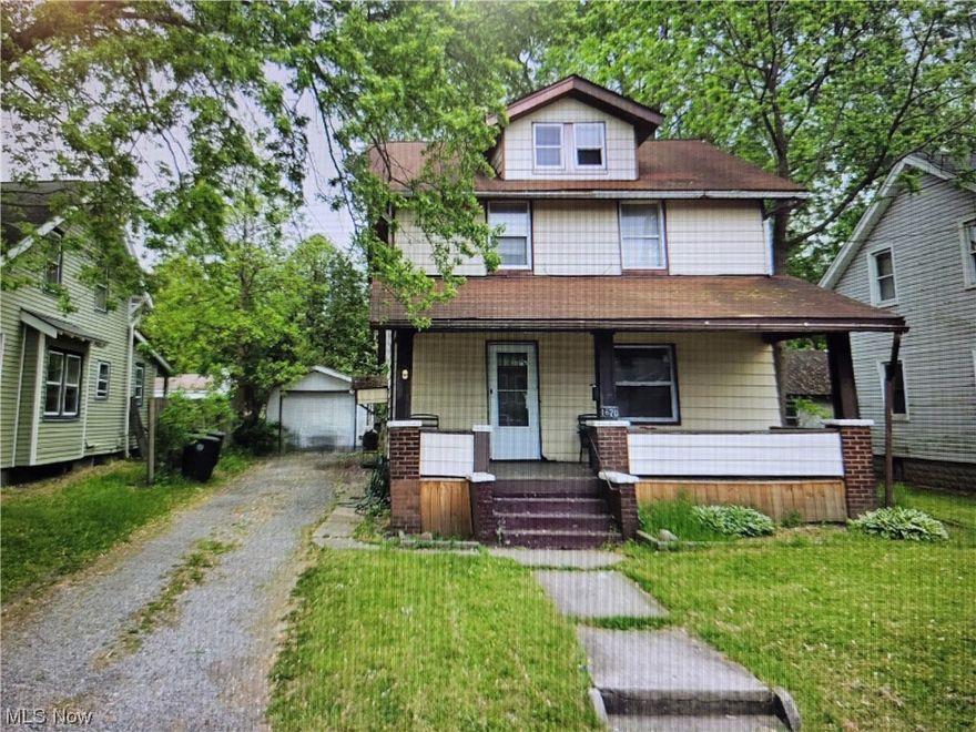 Nice house 4 bed, 1 bath . Nice floor plan and the kitchen has plenty of cabinets. Monthly rent is $900.00. The tenant is responsible for all utilities. A full deposit and the first month's rent is required. No smoking and no pets are permitted.