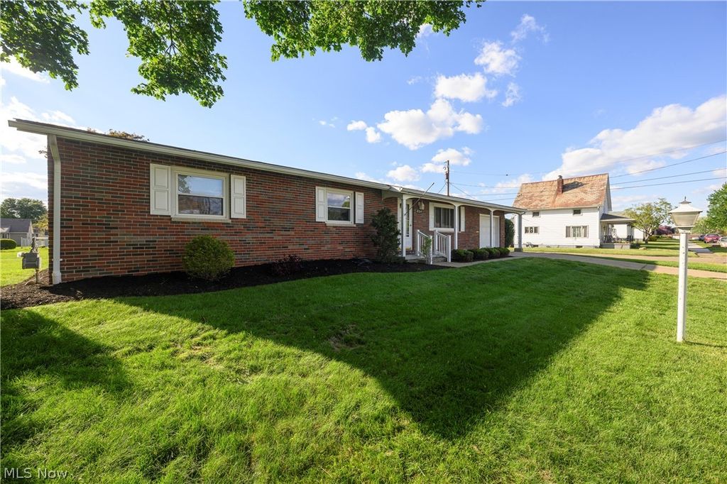 Photo of 804 4th Street SE, New Philadelphia, OH 44663 (MLS # 5210383)
