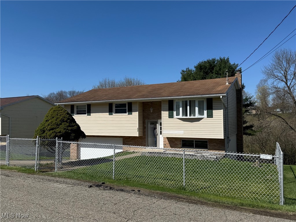 233 Frostview Drive, Wintersville, Ohio image 1