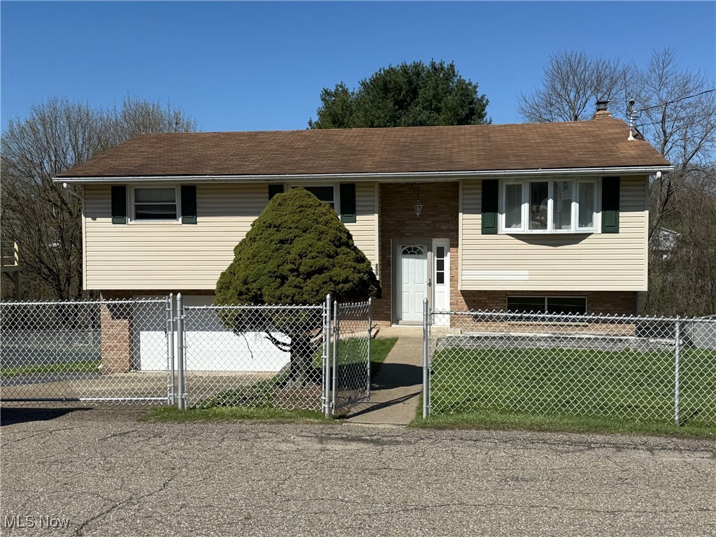 233 Frostview Drive, Wintersville, Ohio image 2