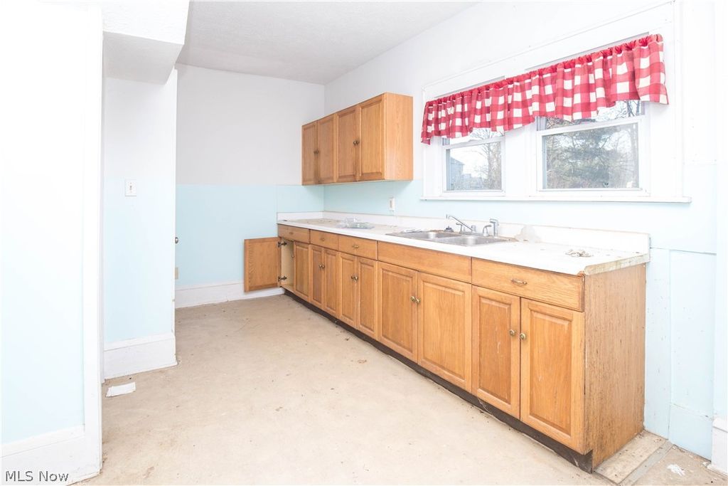 Photo of 557 Wildwood Avenue, Akron, OH 44320 (MLS # 5189355)