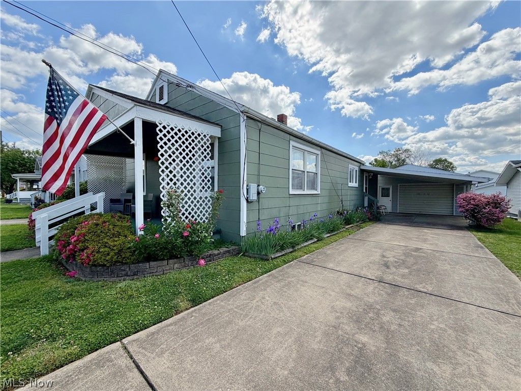Photo of 805 Pomeroy Pike, Belpre, OH 45714 (MLS # 5217143)
