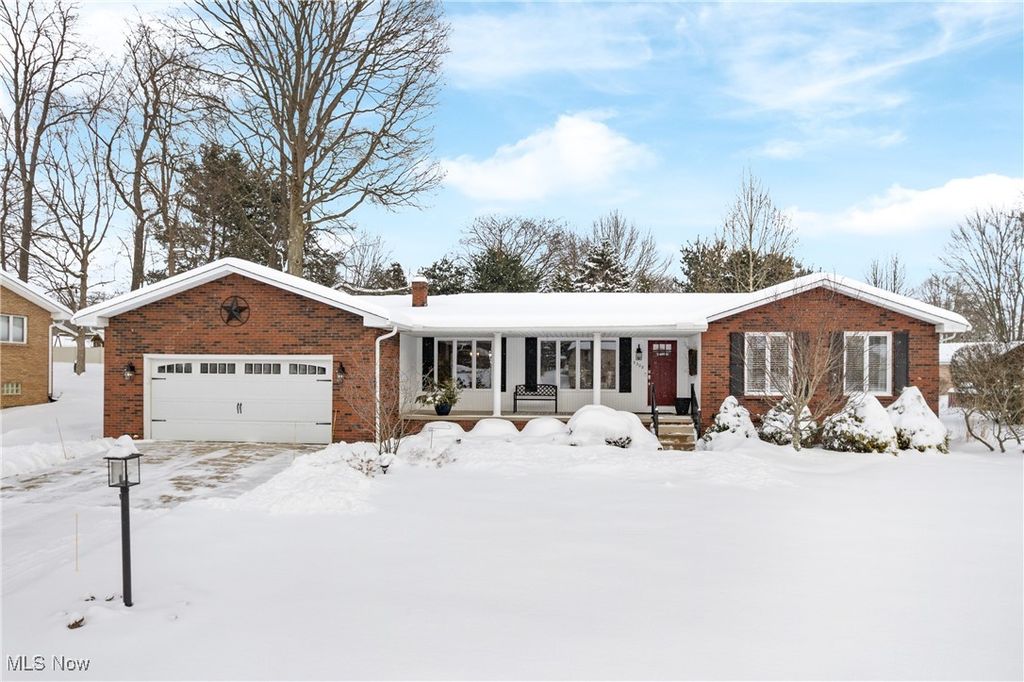Photo of 5308 Lindenwood Street, Louisville, OH 44641 (MLS # 5183916)