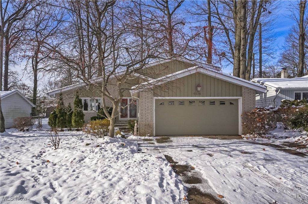 Photo of 6536 Duneden Avenue, Solon, OH 44139 (MLS # 5175282)