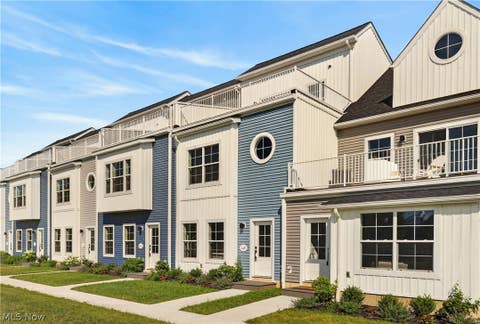 Townhouse For Sale - 449 Harbor Lane<br/> Lorain, OH 44052